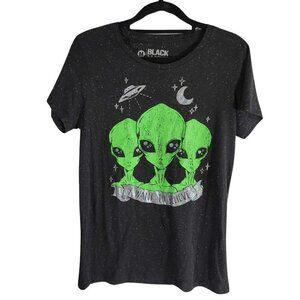 Black Matter t-shirt with I want to believe Alien image